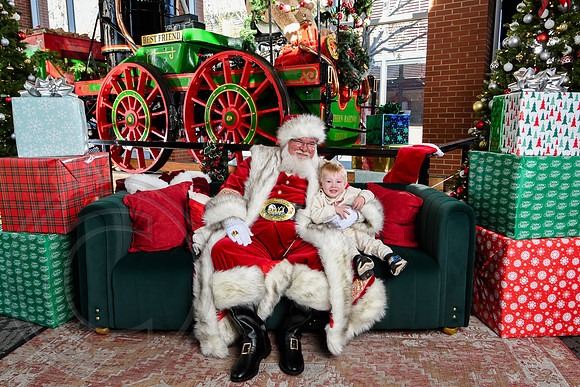 RKPhoto-2025-TheCharlestonSanta-Nov28-0373