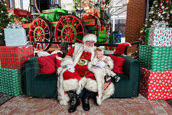 RKPhoto-2025-TheCharlestonSanta-Nov28-0374