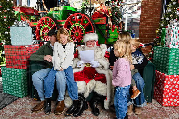 RKPhoto-2025-TheCharlestonSanta-Nov28-0378