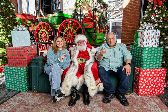 RKPhoto-2025-TheCharlestonSanta-Nov28-0393