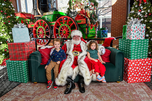 RKPhoto-2025-TheCharlestonSanta-Nov28-0394