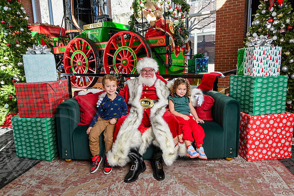 RKPhoto-2025-TheCharlestonSanta-Nov28-0395