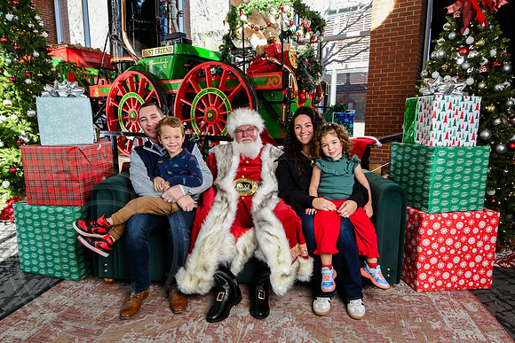 RKPhoto-2025-TheCharlestonSanta-Nov28-0397