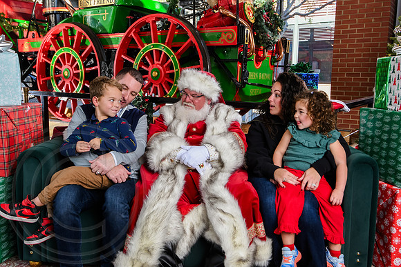 RKPhoto-2025-TheCharlestonSanta-Nov28-0399