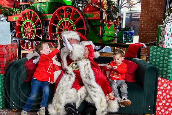 RKPhoto-2025-TheCharlestonSanta-Nov28-0407