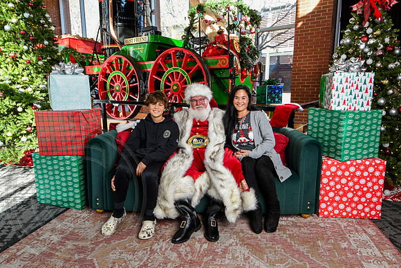 RKPhoto-2025-TheCharlestonSanta-Nov28-0408