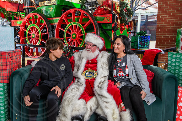 RKPhoto-2025-TheCharlestonSanta-Nov28-0409