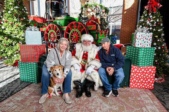 RKPhoto-2025-TheCharlestonSanta-Nov28-0410