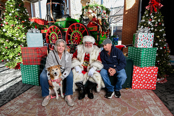 RKPhoto-2025-TheCharlestonSanta-Nov28-0411