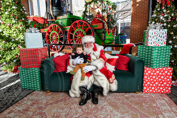 RKPhoto-2025-TheCharlestonSanta-Nov28-0414