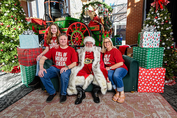 RKPhoto-2025-TheCharlestonSanta-Nov28-0421