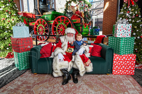 RKPhoto-2025-TheCharlestonSanta-Nov28-0423