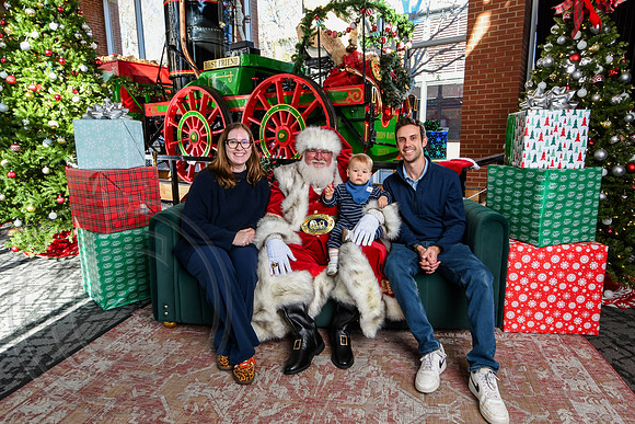 RKPhoto-2025-TheCharlestonSanta-Nov28-0424