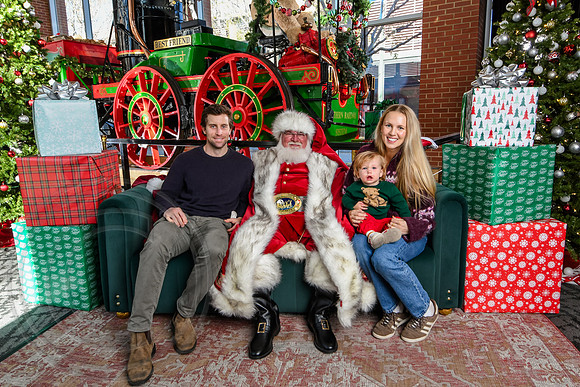 RKPhoto-2025-TheCharlestonSanta-Nov28-0428
