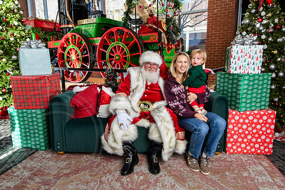RKPhoto-2025-TheCharlestonSanta-Nov28-0429