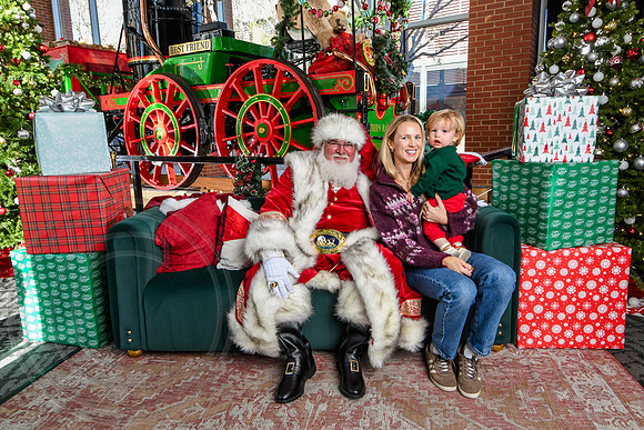 RKPhoto-2025-TheCharlestonSanta-Nov28-0430