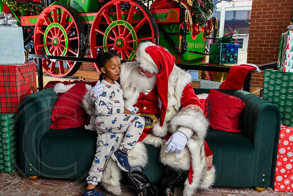 RKPhoto-2025-TheCharlestonSanta-Nov28-0437