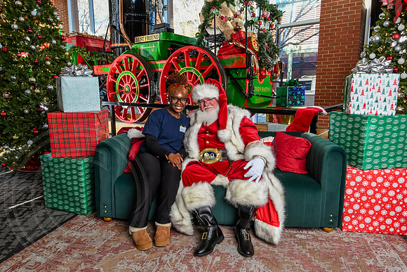 RKPhoto-2025-TheCharlestonSanta-Nov28-0447