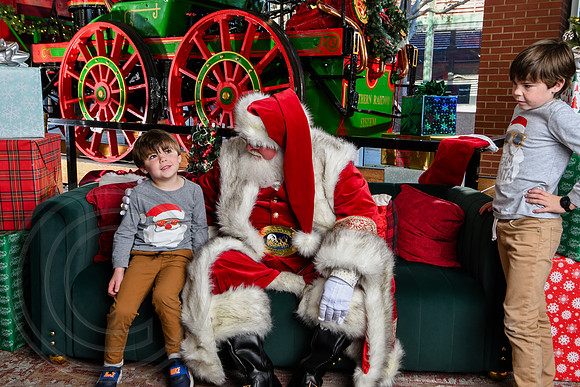 RKPhoto-2025-TheCharlestonSanta-Nov28-0454