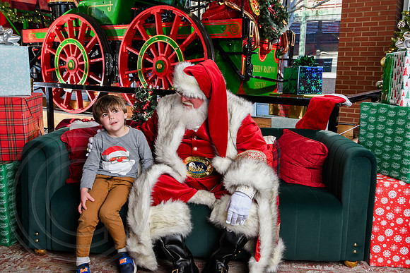 RKPhoto-2025-TheCharlestonSanta-Nov28-0455