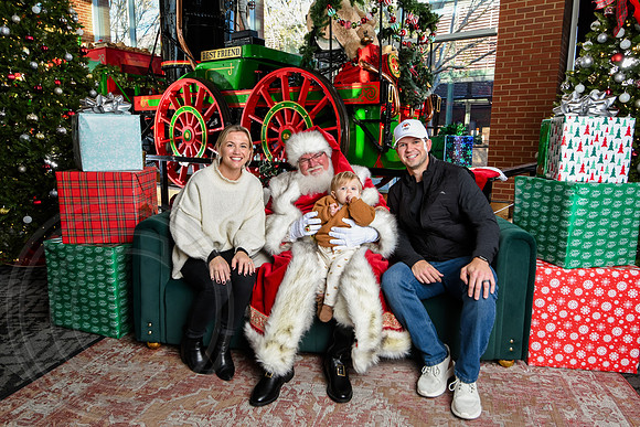 RKPhoto-2025-TheCharlestonSanta-Nov28-0463