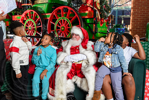 RKPhoto-2025-TheCharlestonSanta-Nov28-0468