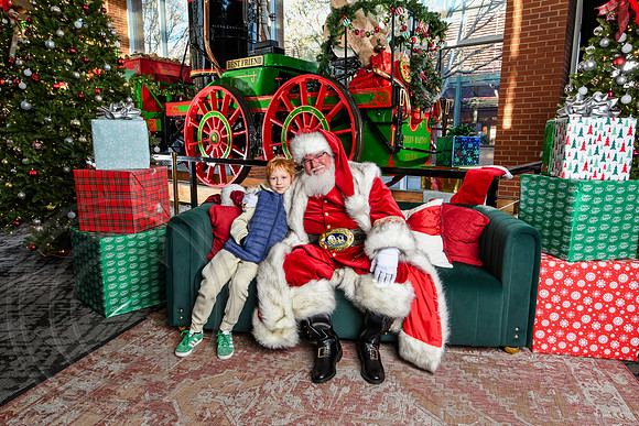 RKPhoto-2025-TheCharlestonSanta-Nov28-0471
