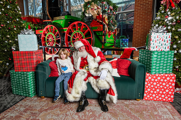 RKPhoto-2025-TheCharlestonSanta-Nov28-0480