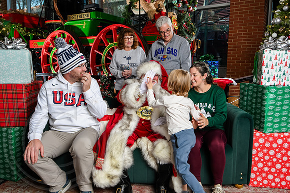 RKPhoto-2025-TheCharlestonSanta-Nov28-0484