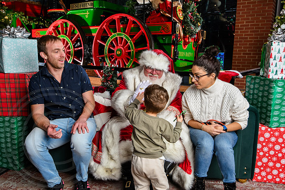 RKPhoto-2025-TheCharlestonSanta-Nov28-0498