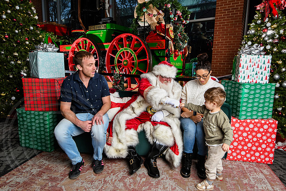 RKPhoto-2025-TheCharlestonSanta-Nov28-0499