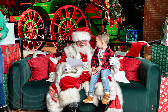 RKPhoto-2025-TheCharlestonSanta-Nov28-0504
