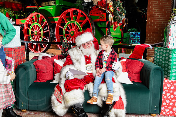RKPhoto-2025-TheCharlestonSanta-Nov28-0505
