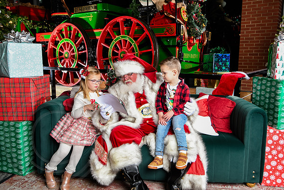 RKPhoto-2025-TheCharlestonSanta-Nov28-0507