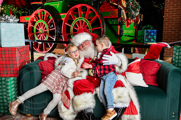 RKPhoto-2025-TheCharlestonSanta-Nov28-0509