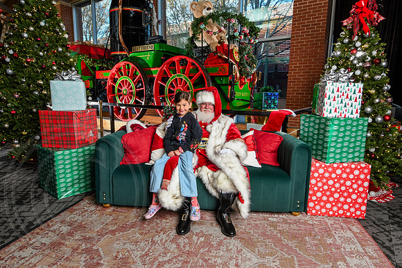 RKPhoto-2025-TheCharlestonSanta-Nov28-0476