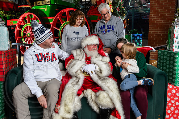 RKPhoto-2025-TheCharlestonSanta-Nov28-0482