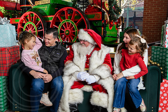 RKPhoto-2025-TheCharlestonSanta-Nov29-0513