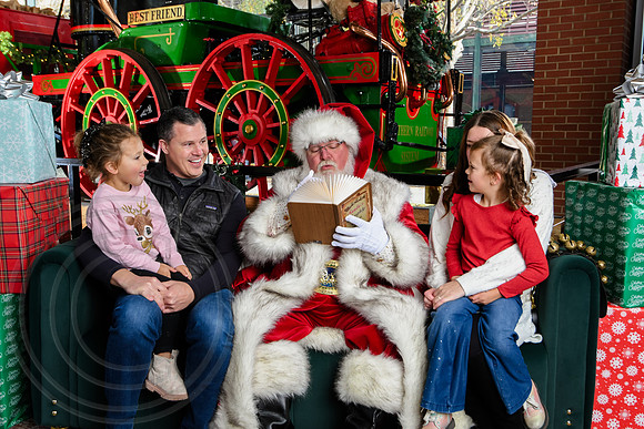 RKPhoto-2025-TheCharlestonSanta-Nov29-0515