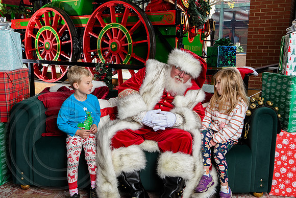 RKPhoto-2025-TheCharlestonSanta-Nov29-0528