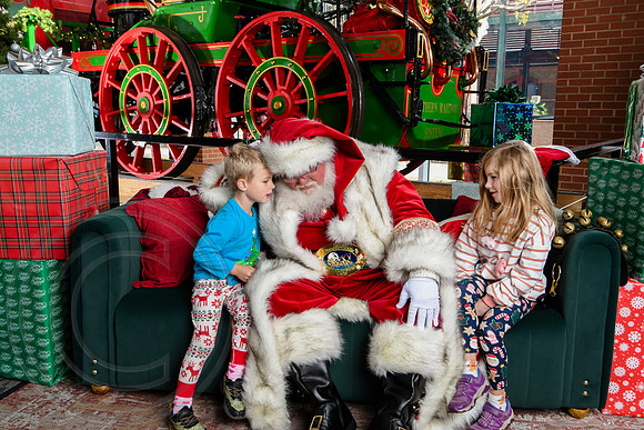 RKPhoto-2025-TheCharlestonSanta-Nov29-0530