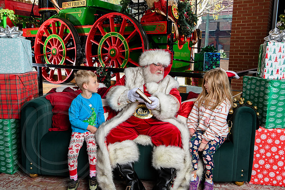 RKPhoto-2025-TheCharlestonSanta-Nov29-0531