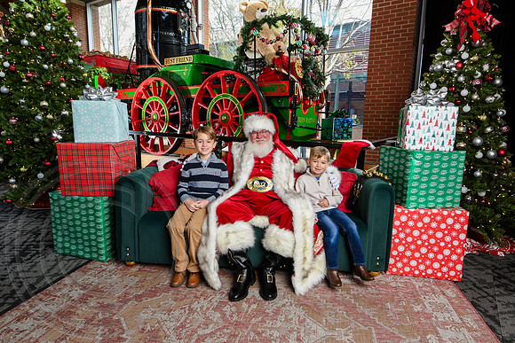 RKPhoto-2025-TheCharlestonSanta-Nov29-0535