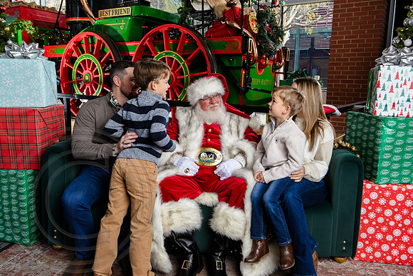 RKPhoto-2025-TheCharlestonSanta-Nov29-0538