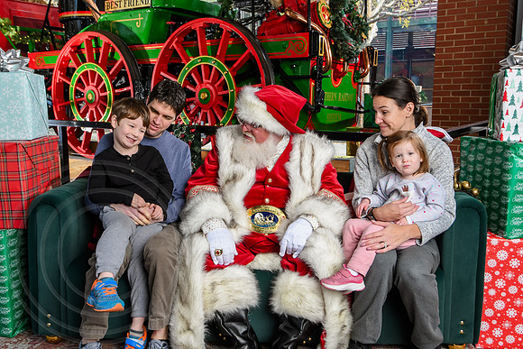 RKPhoto-2025-TheCharlestonSanta-Nov29-0545