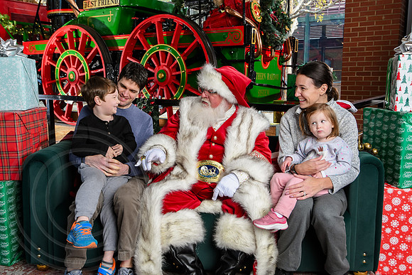 RKPhoto-2025-TheCharlestonSanta-Nov29-0546
