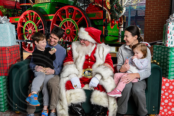 RKPhoto-2025-TheCharlestonSanta-Nov29-0548