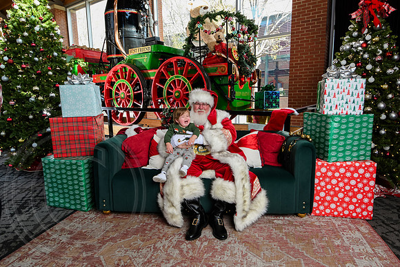 RKPhoto-2025-TheCharlestonSanta-Nov29-0553