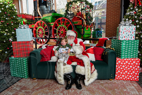 RKPhoto-2025-TheCharlestonSanta-Nov29-0554