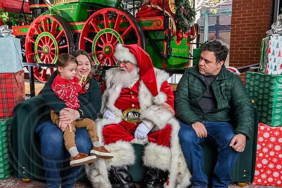 RKPhoto-2025-TheCharlestonSanta-Nov29-0565